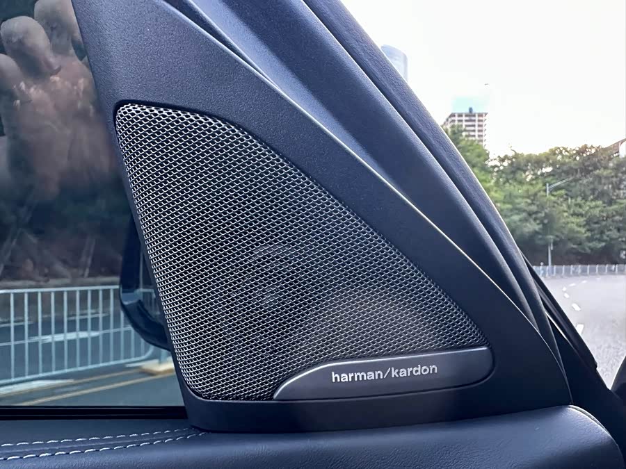 BMW X6 M 2023 car image #21