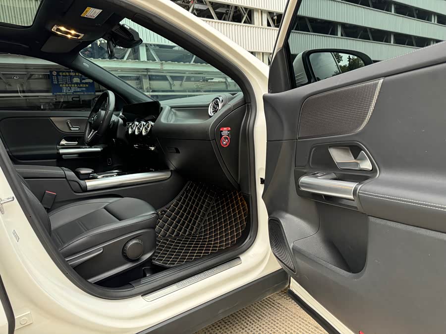 Mercedes-Benz GLA Class 2022 car image #21