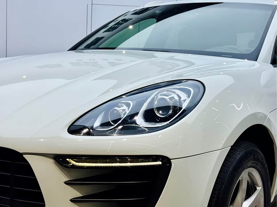 2015 car image #21