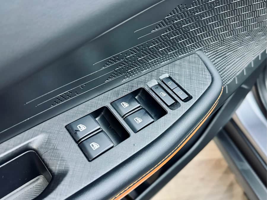 Changan UNI-V iDD 2022 car image #21