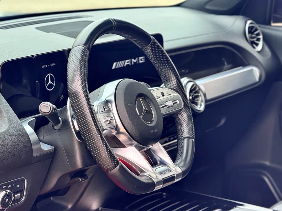 Mercedes-Benz GLB AMG 2022 immagine di auto #21