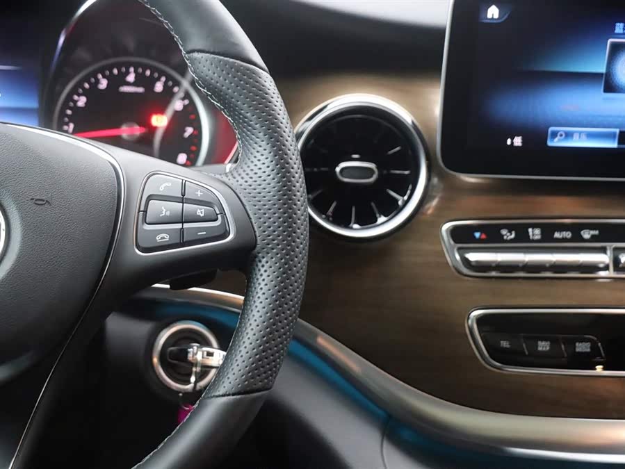 Mercedes-Benz V Class 2024 #21 Mercedes-Benz V Class 2024 car image #21