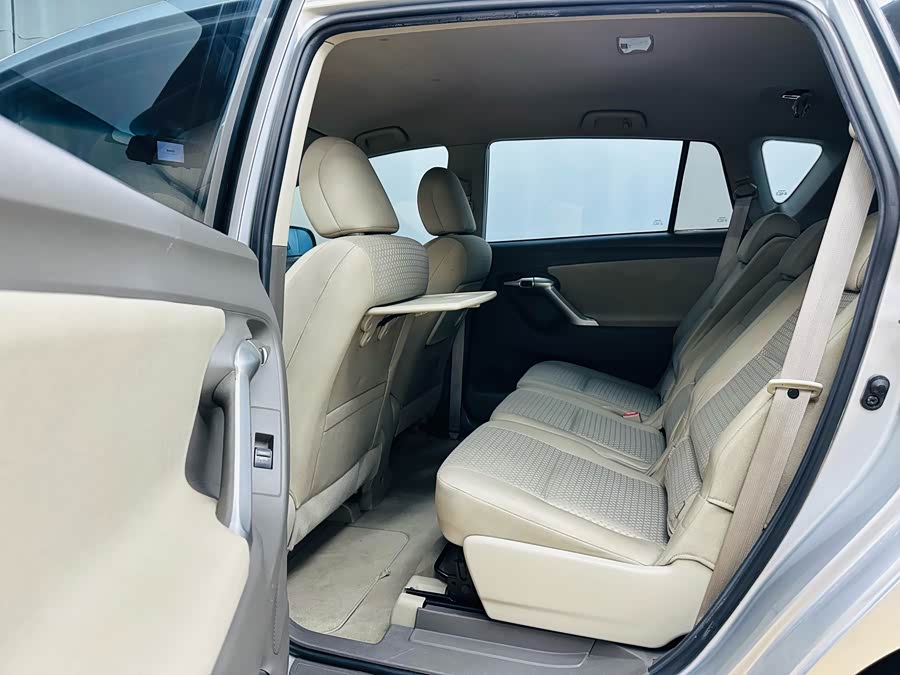 Toyota Reiz 2012 صورة سيارة #21