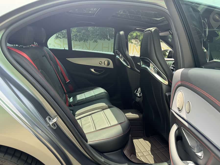 Mercedes-Benz E AMG 2022 immagine di auto #21