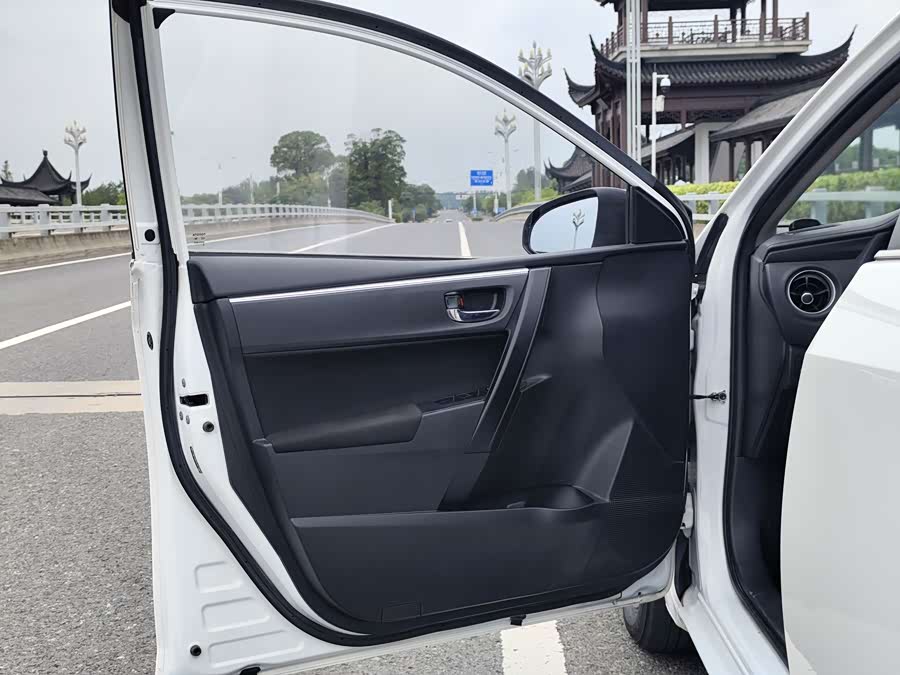 Toyota Corolla 2018 car image #21