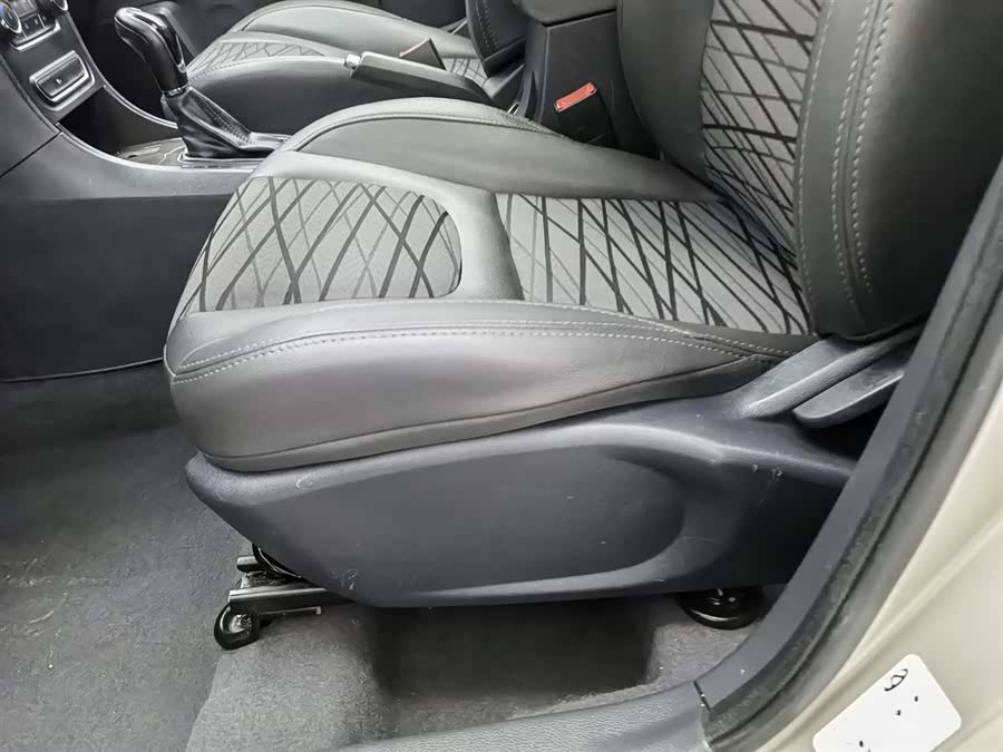 Kaiyi E3 2018 #21 Kaiyi E3 2018 car image #21