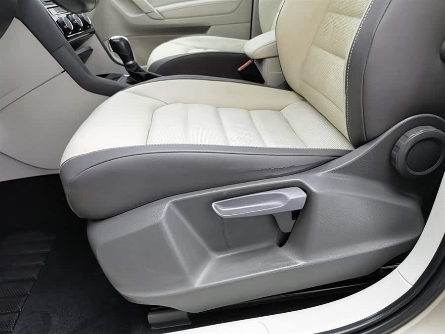 Volkswagen Golf Sportsvan 2016 car image #21