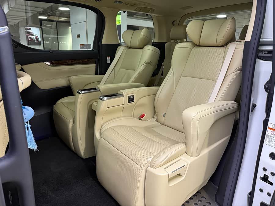 Toyota Alphard 2020 #21 Toyota Alphard 2020 car image #21