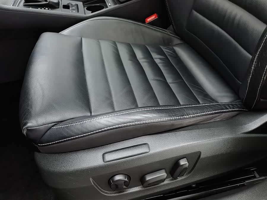Skoda Superb 2016 car image #21