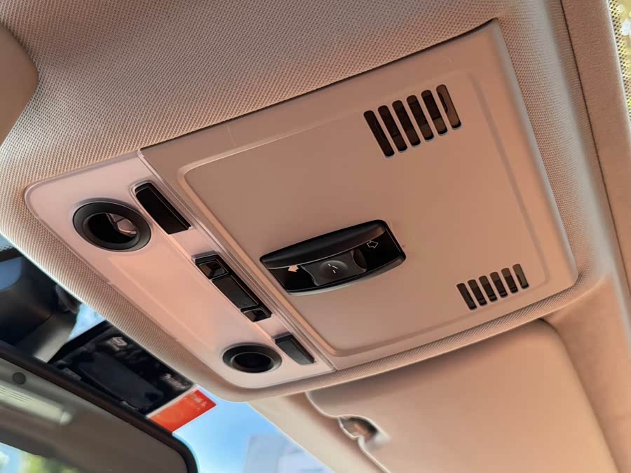 BMW 3 Series (Imported) 2010 car image #21