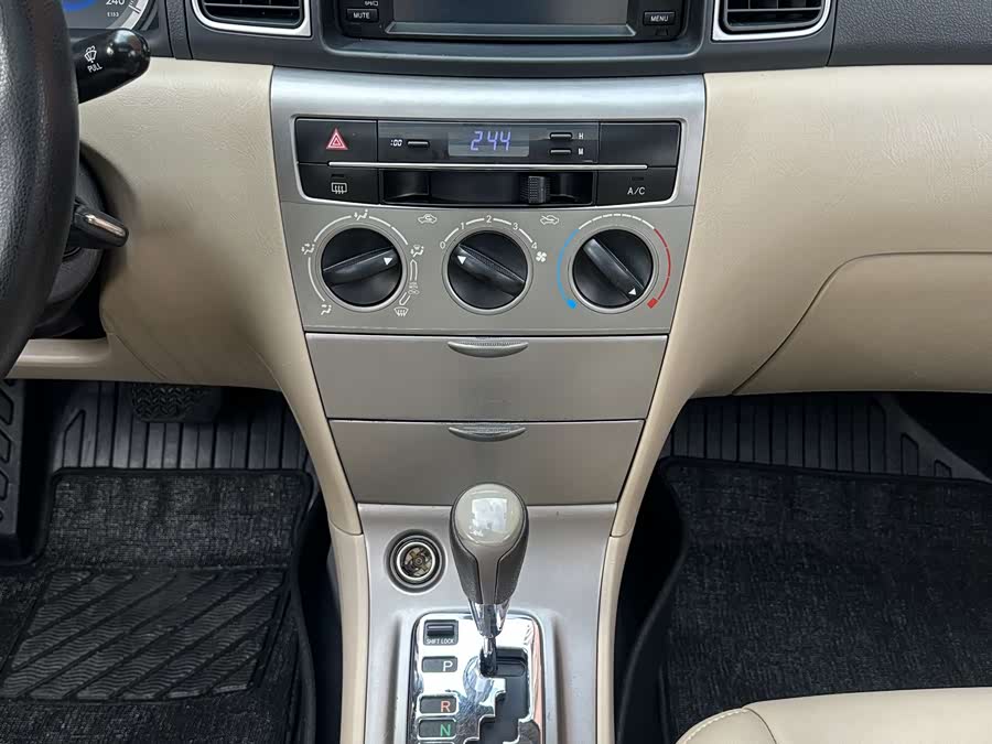 Toyota Reiz 2013 immagine di auto #21