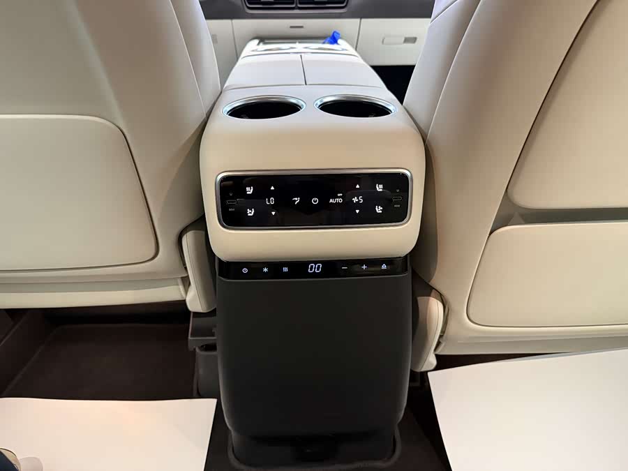 理想汽车 理想MEGA 2024 汽车图片 #21