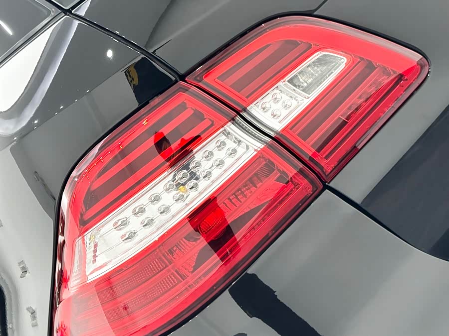 Mercedes-Benz M Class 2015 car image #21