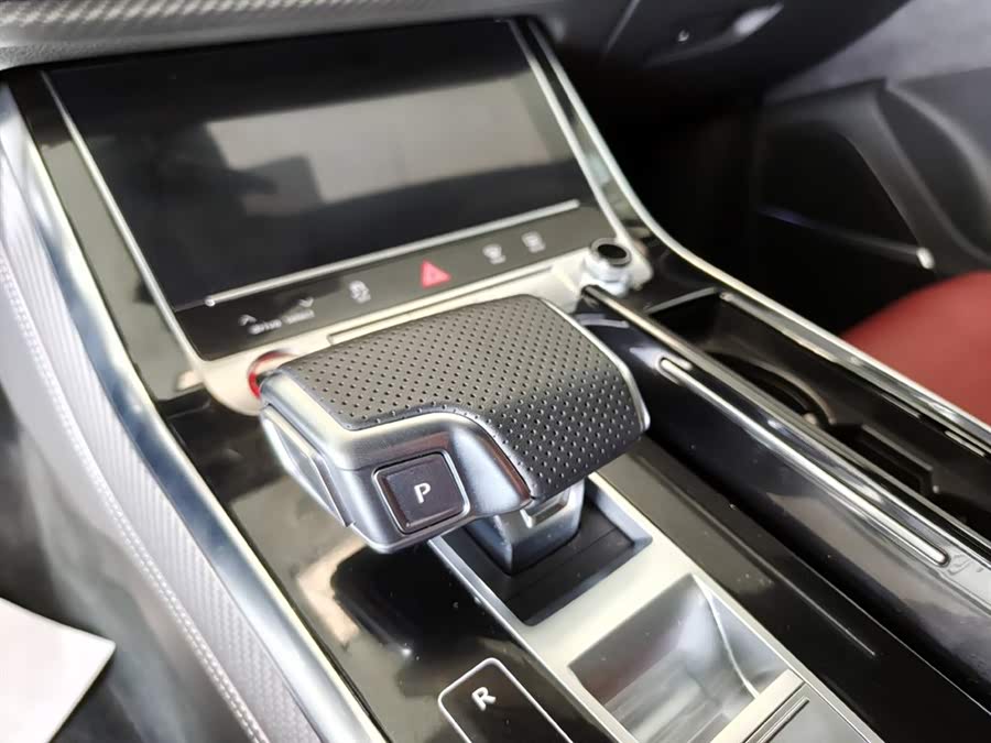 Audi SQ7 2024 car image #21