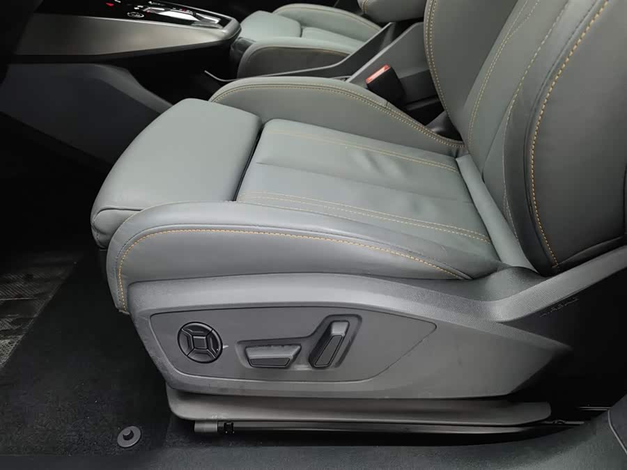 Audi Q4 e-tron 2023 صورة سيارة #21