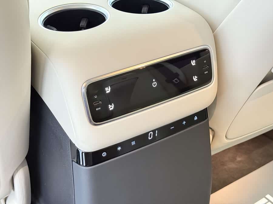 理想汽车 理想MEGA 2024 汽车图片 #21