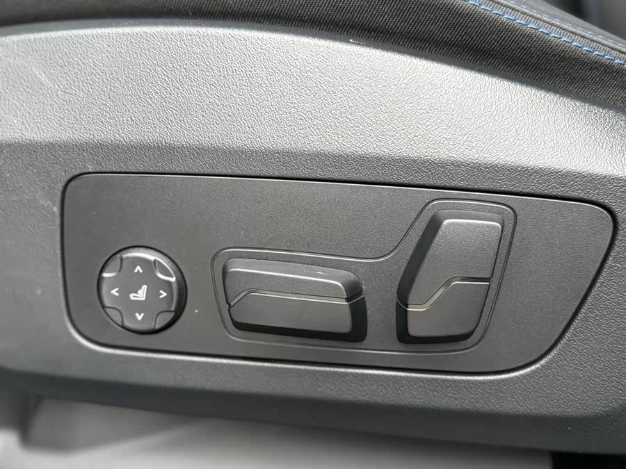 BMW 2 Series 2025 car image #21