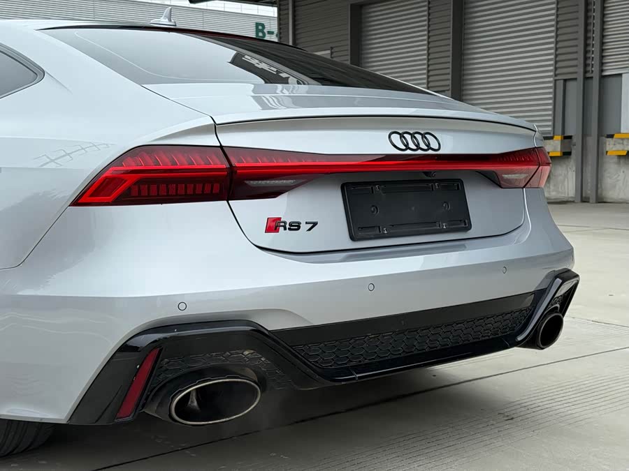 Audi RS 7 2021 car image #21