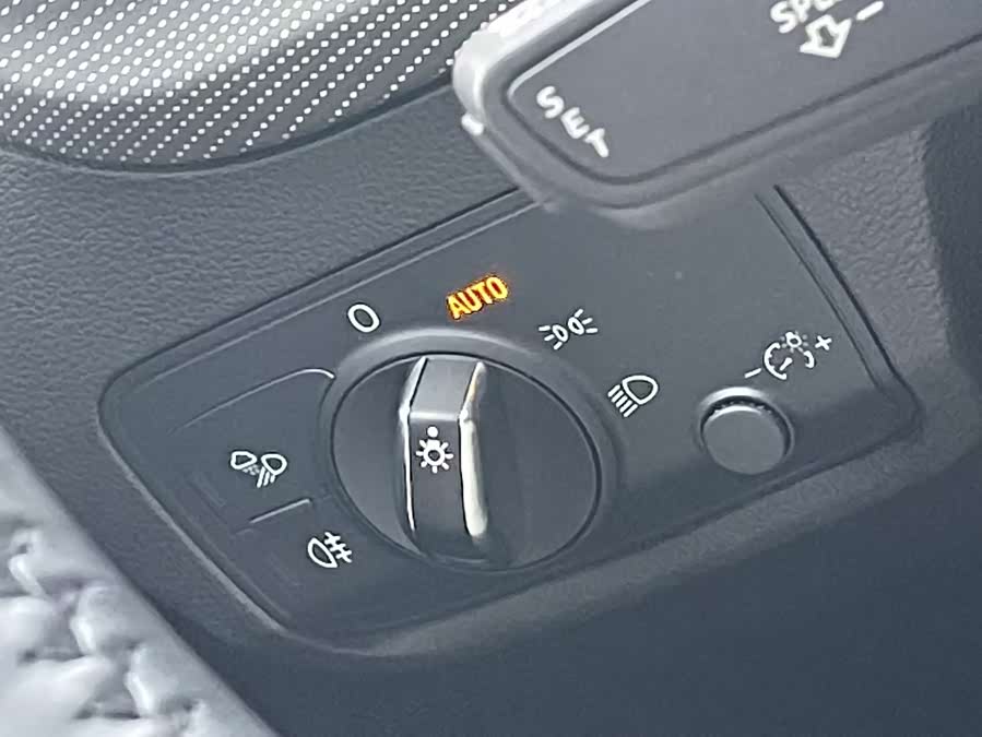 Audi Q2L e-tron 2020 صورة سيارة #21