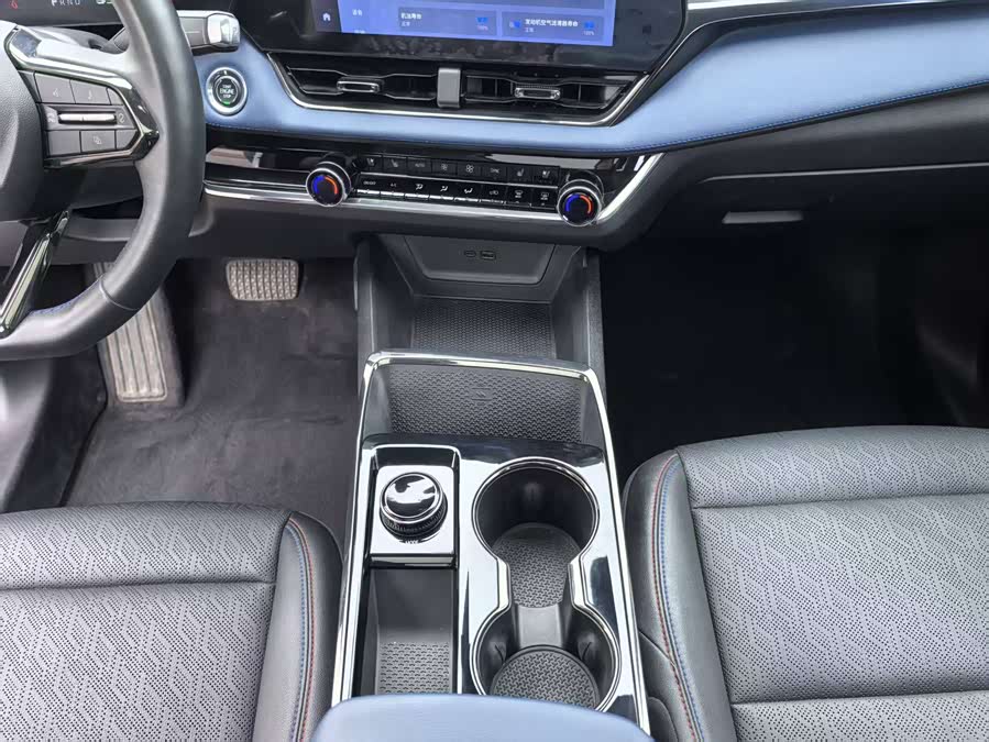 Chevrolet Equinox Plus 2024 car image #21