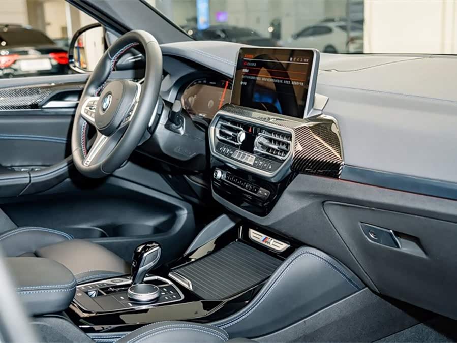 BMW X4 M40i 2024 car image #21