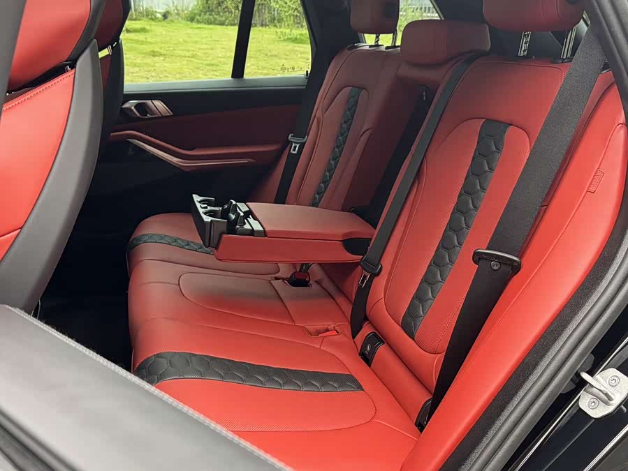 BMW X5 M 2024 car image #21