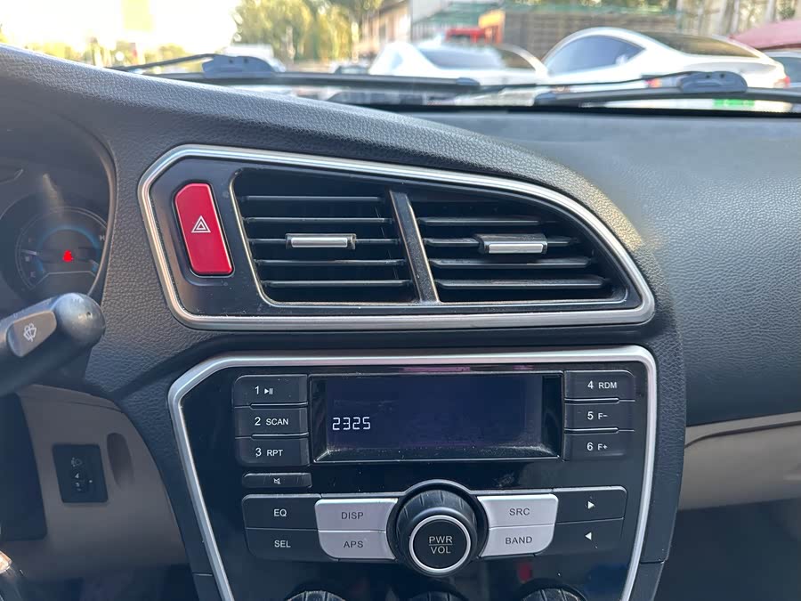 Soueast V3 Lingyue 2016 car image #21