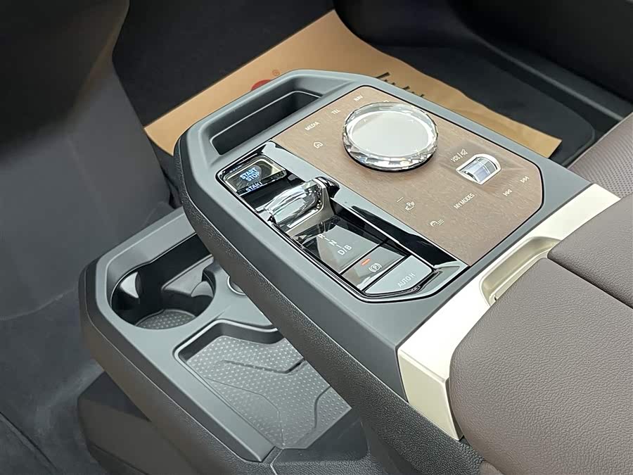 BMW iX 2025 #21 BMW iX 2025 car image #21