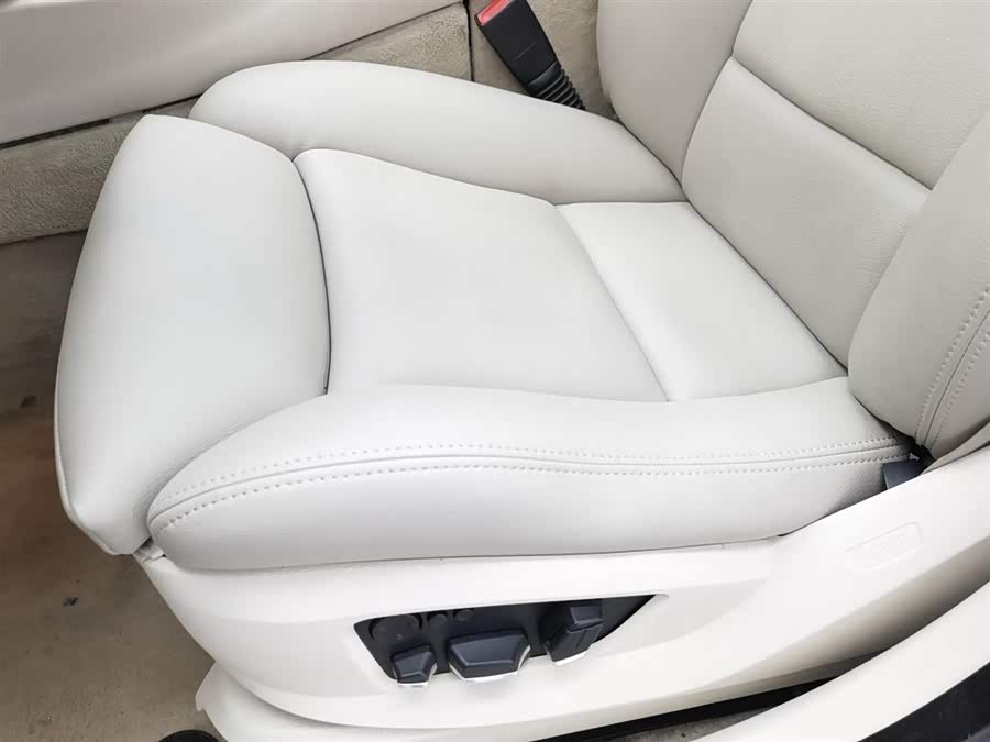 BMW 5 Series GT 2010 صورة سيارة #21