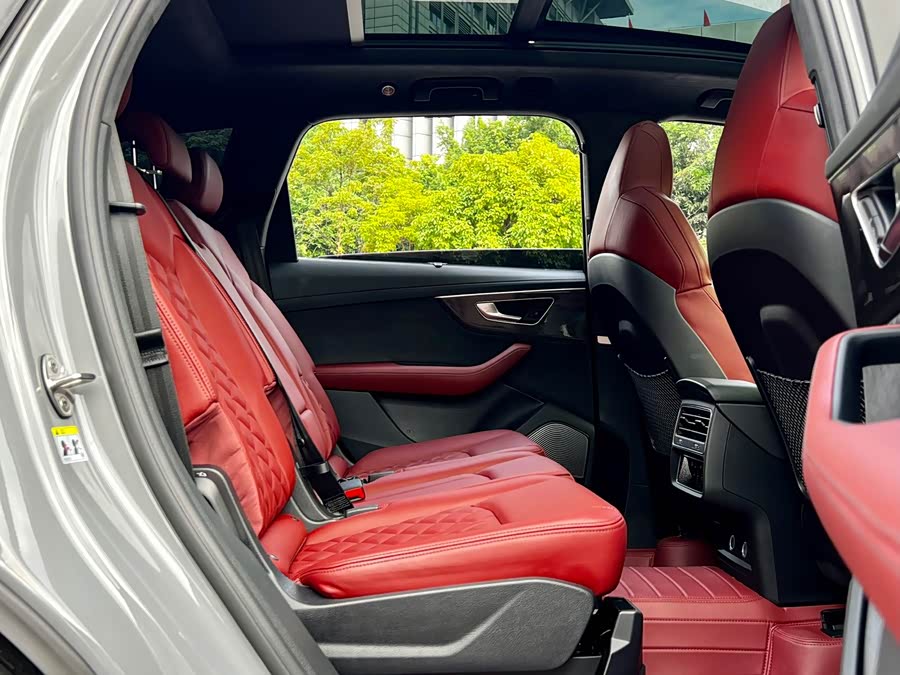 Audi SQ7 2024 immagine di auto #21