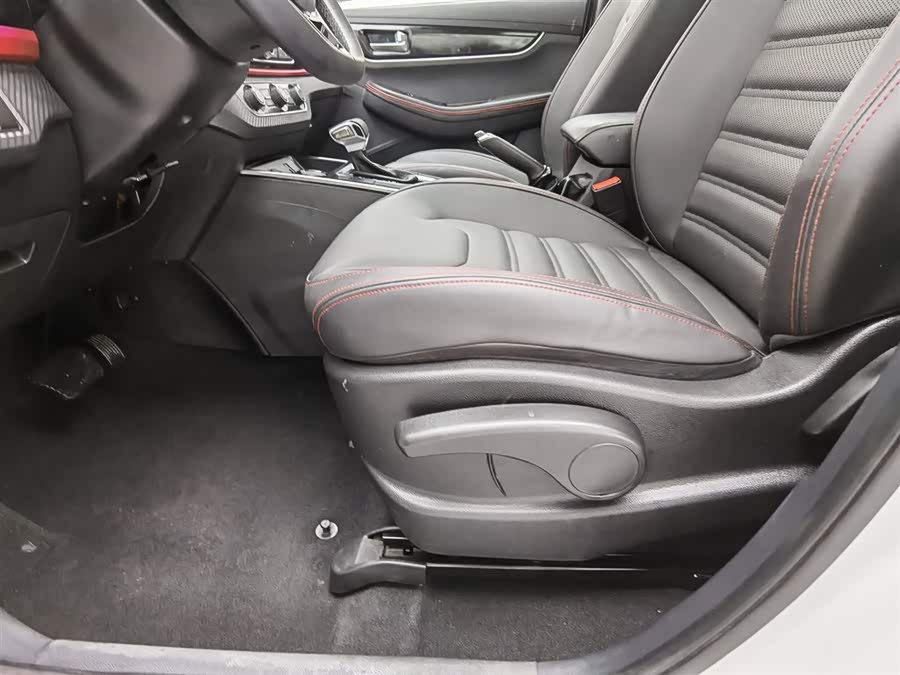 Forthing SX6 2018 car image #21