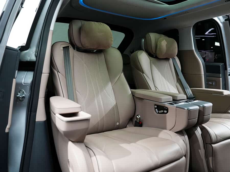 Xpeng X9 2025 صورة سيارة #21