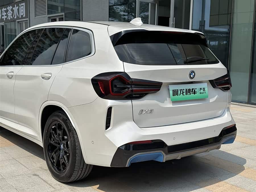 BMW iX3 2024 car image #21