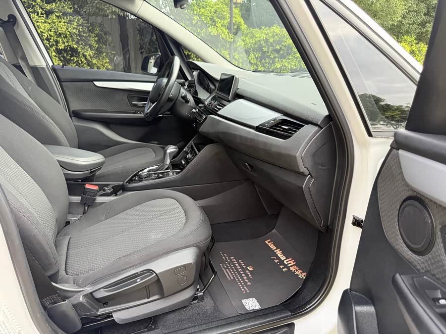 BMW 2 Series Gran Tourer 2016 immagine di auto #21