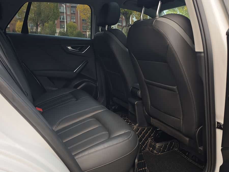 Audi Q2L 2021 car image #21