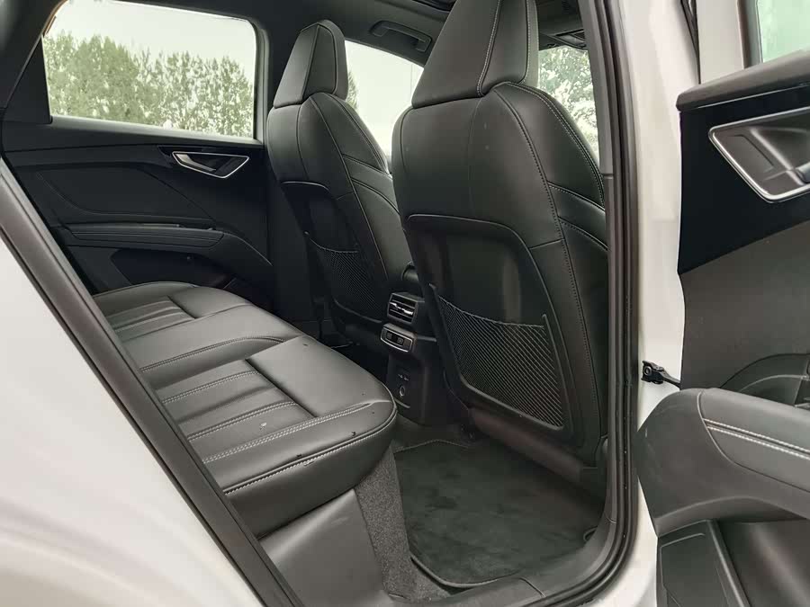 Audi Q4 e-tron 2024 immagine di auto #21