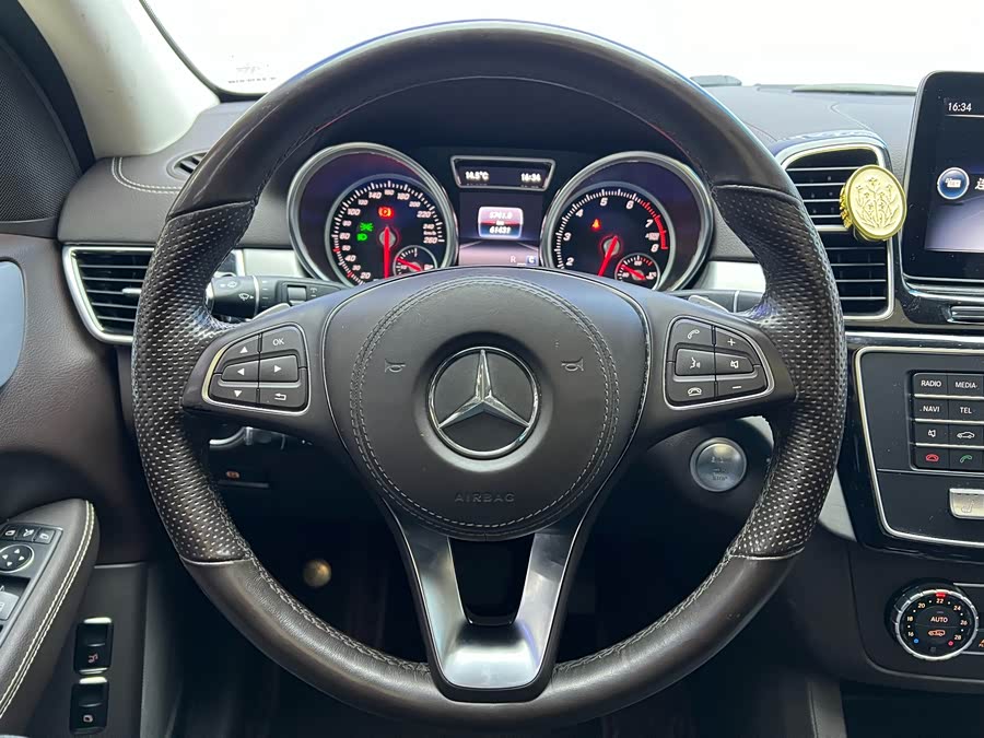 Mercedes-Benz GLS Class 2018 immagine di auto #21