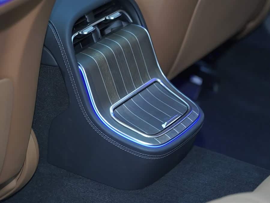 Mercedes-Benz E Class New Energy 2025 car image #21