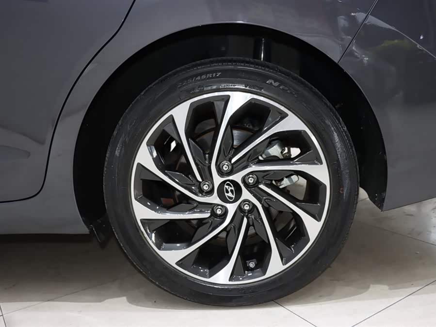 Hyundai Elantra AD 2019 car image #21