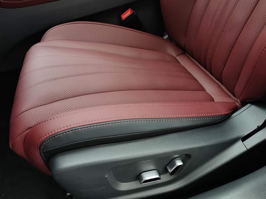 HongQi H5 PHEV 2025 #21 HongQi H5 PHEV 2025 car image #21