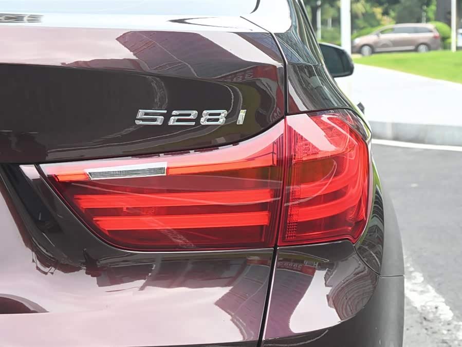 BMW 5 Series GT 2016 #21 BMW 5 Series GT 2016 صورة سيارة #21