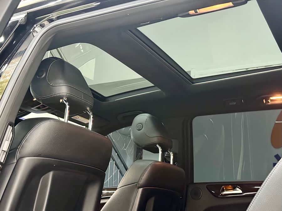 Mercedes-Benz GLS Class 2018 car image #21