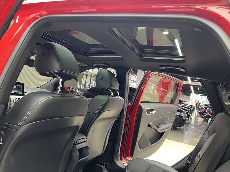 Mercedes-Benz B Class 2017 car image #21