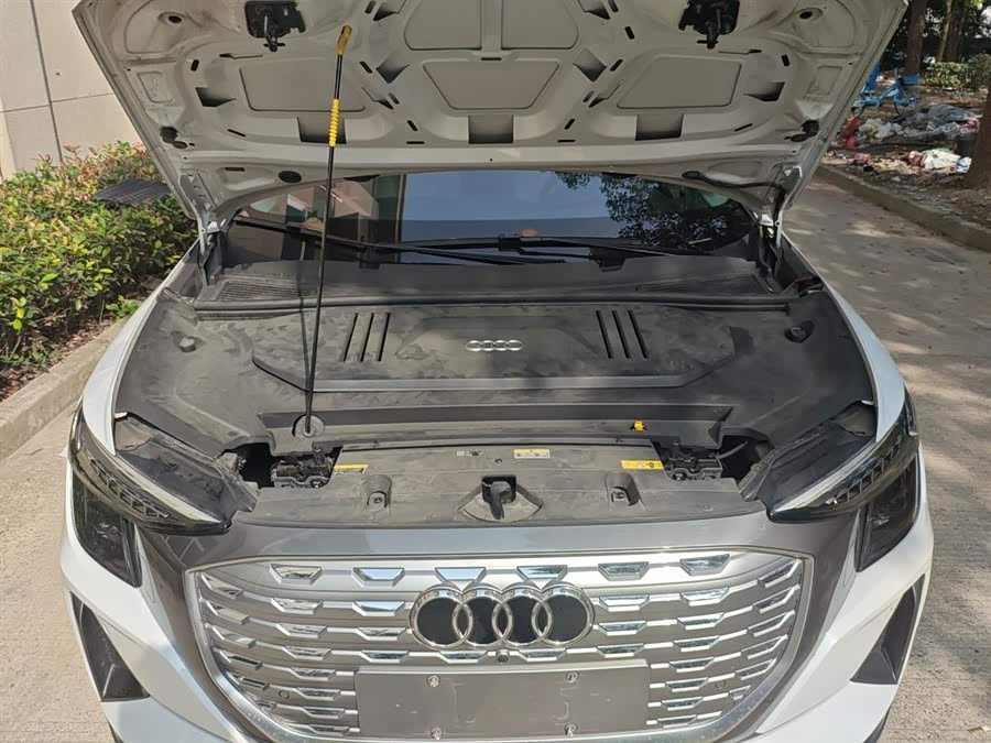 Audi Q5 e-tron 2023 #21 Audi Q5 e-tron 2023 صورة سيارة #21