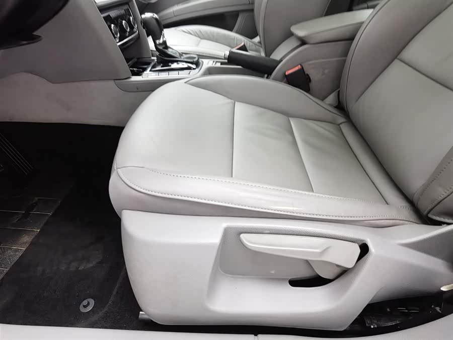 Skoda Superb 2014 car image #21
