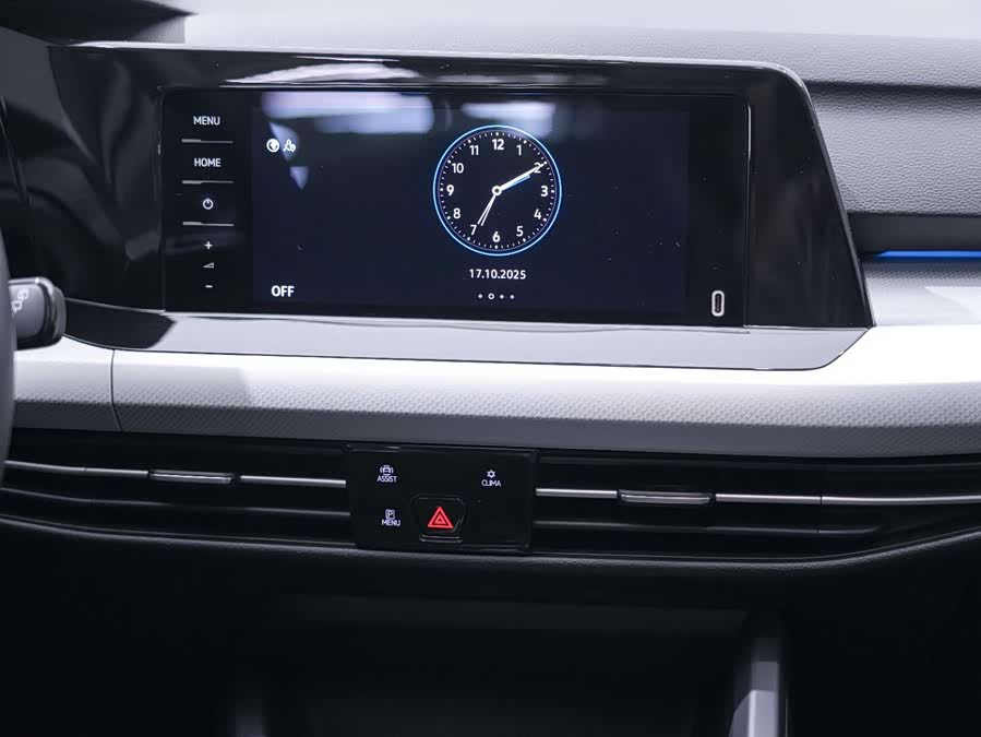 Volkswagen Golf 2023 car image #21