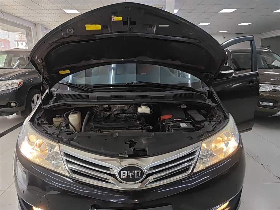 BYD M6 2015 car image #21