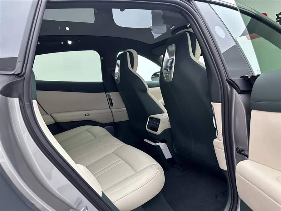 MI YU7 2025 immagine di auto #21