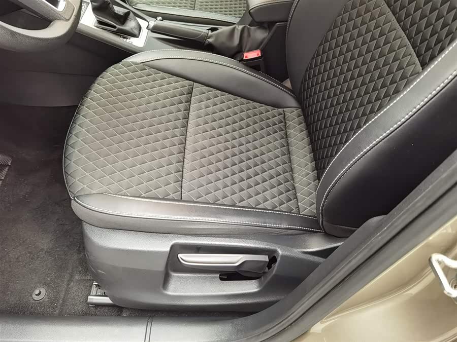 Skoda Octavia 2019 car image #21