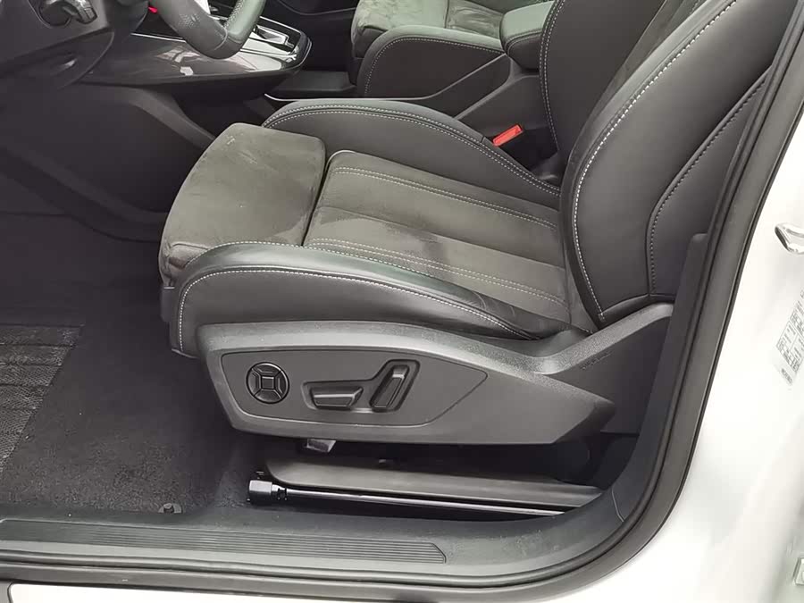 Audi Q4 e-tron 2023 صورة سيارة #21